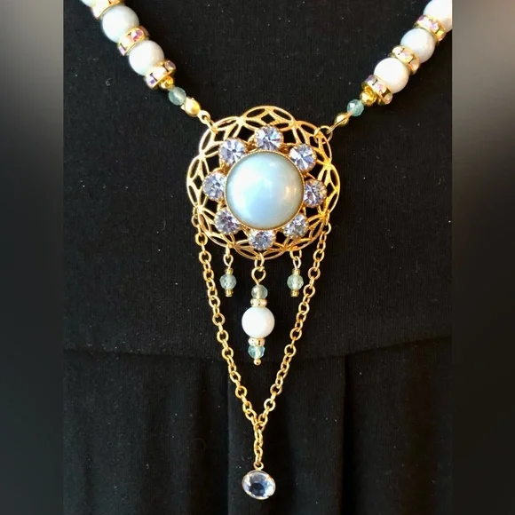 Semiprecious stones, sparkling glass - Picture 7 of 10